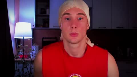 Snapshot of mell0wme chatting on 02-06-25, 02:00 Mello online show from 02-06-25, 02:00