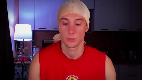 Snapshot of mell0wme chatting on 02-06-25, 05:03 Mello online show from 02-06-25, 05:03