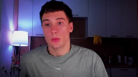 Snapshot of mell0wme chatting on 02-09-25, 11:04 Mello online show from 02-09-25, 11:04