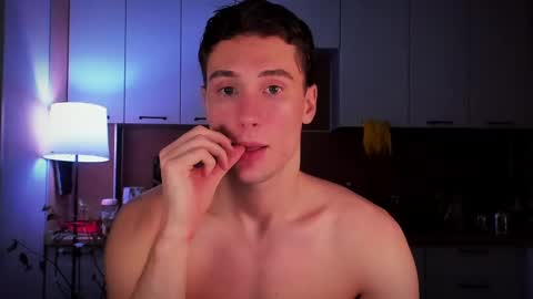 Snapshot of mell0wme chatting on 02-10-25, 11:02 Mello online show from 02-10-25, 11:02