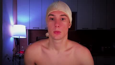 Snapshot of mell0wme chatting on 02-18-25, 02:05 Mello online show from 02-18-25, 02:05