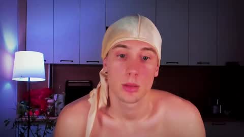 Snapshot of mell0wme chatting on 02-23-25, 04:28 Mello online show from 02-23-25, 04:28