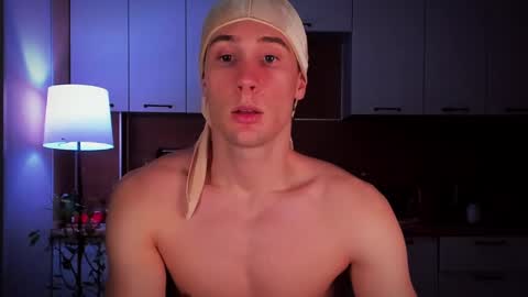 Snapshot of mell0wme chatting on 02-24-25, 03:55 Mello online show from 02-24-25, 03:55