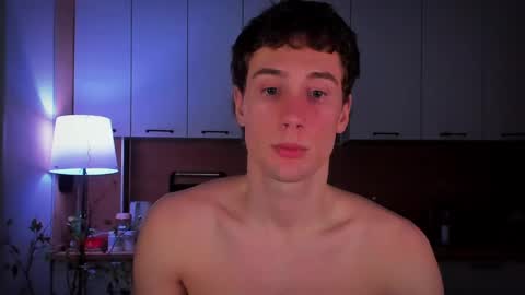 Snapshot of mell0wme chatting on 03-08-25, 02:34 Mello online show from 03-08-25, 02:34