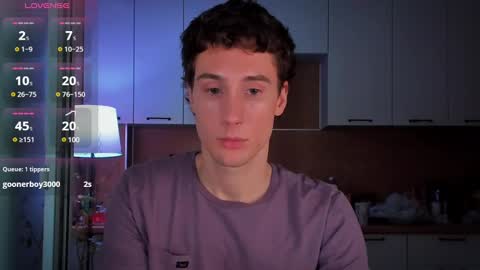 Snapshot of mell0wme chatting on 03-10-25, 05:43 Mello online show from 03-10-25, 05:43