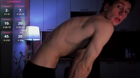 Snapshot of mell0wme chatting on 03-11-25, 01:59 Mello online show from 03-11-25, 01:59