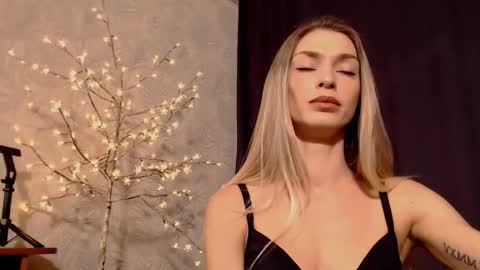 mell_chik online show from 12-04-25, 09:45