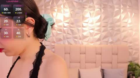 Snapshot of mell_muller chatting on 04-18-26, 11:36 Mell online show from 04-18-26, 11:36