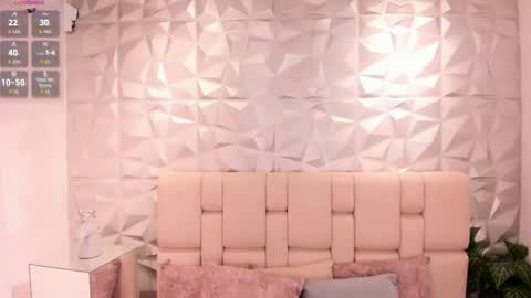 Snapshot of mell_muller chatting on 04-30-26, 11:49 Mell online show from 04-30-26, 11:49