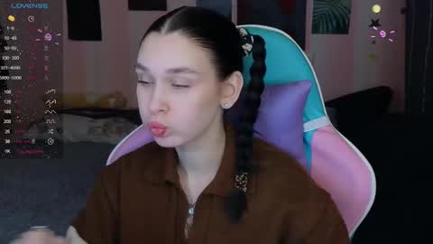 Snapshot of mella_freya chatting on 01-15-25, 08:26 Freya IM NONUDE online show from 01-15-25, 08:26