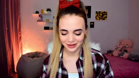 Snapshot of mellifluoustess chatting on 12-14-24, 12:44 Tessa online show from 12-14-24, 12:44