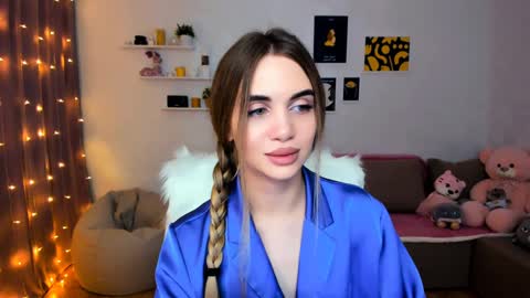 Snapshot of mellifluoustess chatting on 12-20-24, 12:19 Tessa online show from 12-20-24, 12:19