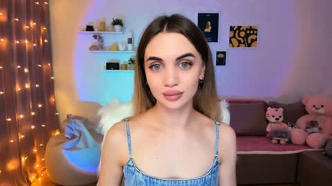 Snapshot of mellifluoustess chatting on 12-22-24, 01:45 Tessa online show from 12-22-24, 01:45