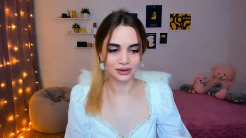 Snapshot of mellifluoustess chatting on 01-10-25, 09:53 Tessa online show from 01-10-25, 09:53