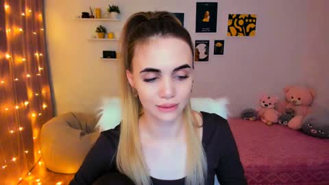 Snapshot of mellifluoustess chatting on 02-02-25, 11:11 Tessa online show from 02-02-25, 11:11