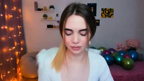 Snapshot of mellifluoustess chatting on 02-13-25, 04:22 Tessa online show from 02-13-25, 04:22