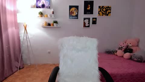 Snapshot of mellifluoustess chatting on 02-27-25, 12:32 Tessa online show from 02-27-25, 12:32