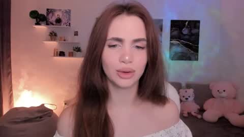 Snapshot of mellifluoustess chatting on 07-17-26, 05:14 Tessa online show from 07-17-26, 05:14