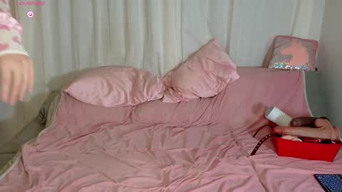 Snapshot of mellowditz chatting on 11-12-25, 03:40 Melody Day online show from 11-12-25, 03:40