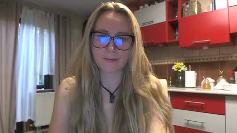 Melly online show from 10-15-25, 07:08