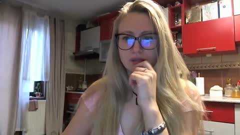 Melly online show from 03-04-26, 07:03