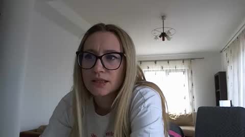 Melly online show from 03-21-26, 11:48