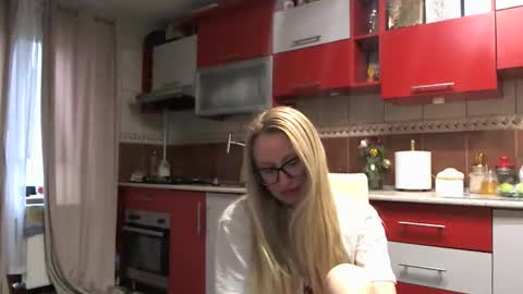 Melly online show from 03-25-26, 07:36