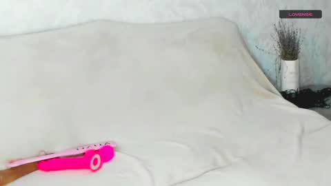 Snapshot of melmooon chatting on 12-15-24, 01:43 MelMooon online show from 12-15-24, 01:43