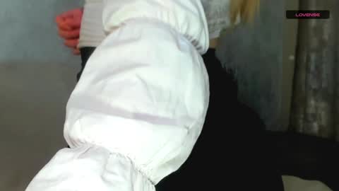 Snapshot of melmooon chatting on 12-18-24, 06:35 MelMooon online show from 12-18-24, 06:35