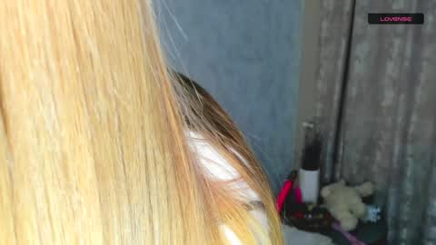 Snapshot of melmooon chatting on 01-04-25, 02:14 MelMooon online show from 01-04-25, 02:14