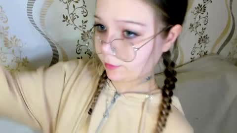 Snapshot of melmooon chatting on 10-07-25, 02:25 MelMooon online show from 10-07-25, 02:25