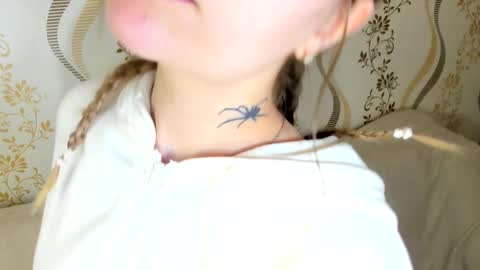 Snapshot of melmooon chatting on 10-11-25, 12:04 MelMooon online show from 10-11-25, 12:04