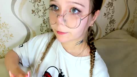 Snapshot of melmooon chatting on 10-12-25, 05:34 MelMooon online show from 10-12-25, 05:34