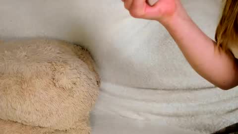 MelMooon online show from 03-08-26, 09:40