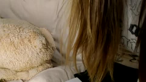 MelMooon online show from 03-29-26, 08:42