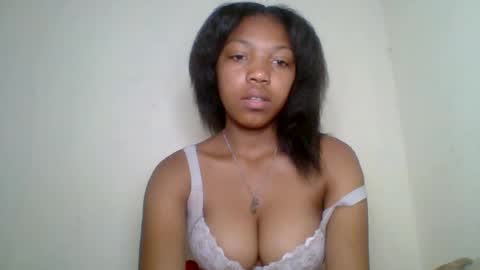Snapshot of melodie_00 chatting on 08-04-26, 12:52 melodie_00 online show from 08-04-26, 12:52
