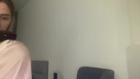 Snapshot of melodie_sweet chatting on 10-20-25, 03:56 Melodie online show from 10-20-25, 03:56
