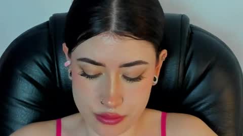 Snapshot of melody_suarez chatting on 02-02-25, 01:02 MELODY online show from 02-02-25, 01:02