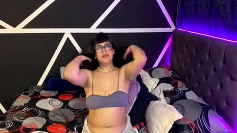 Snapshot of melodydreams1520 chatting on 10-08-25, 05:16 melodydreams1520 online show from 10-08-25, 05:16