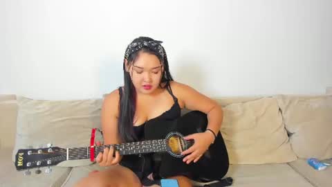 Mia online show from 07-11-26, 08:06