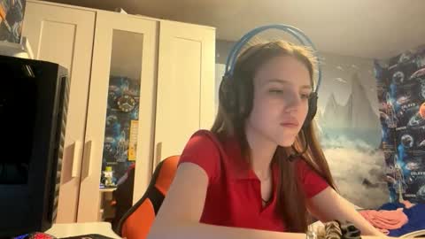 Hi Im Aria 18 years old online show from 10-16-25, 12:39