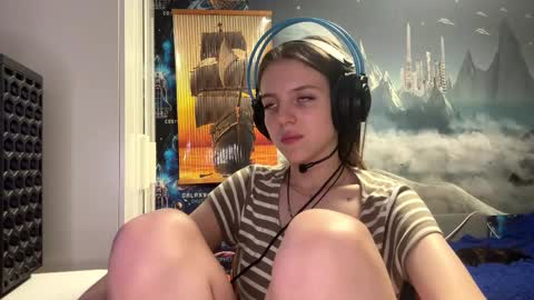 Hi Im Aria 18 years old online show from 11-07-25, 02:17