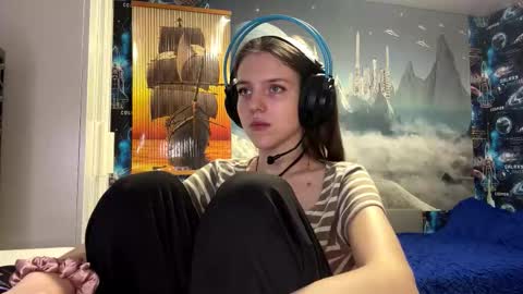 Hi Im Aria 18 years old online show from 12-05-25, 03:09