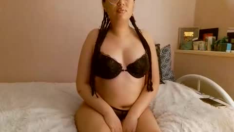 Snapshot of melyssaluv chatting on 12-17-25, 02:17 Melyssaluv online show from 12-17-25, 02:17