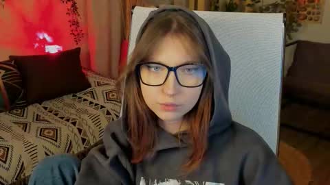 Mia online show from 10-12-25, 03:22