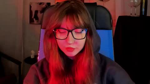 Mia online show from 10-15-25, 03:12