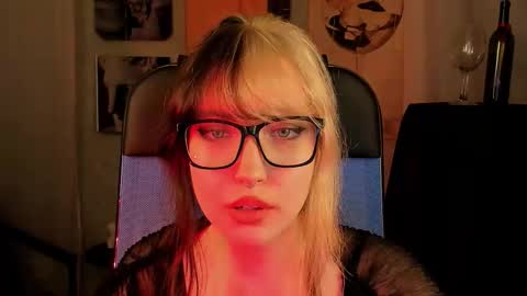 Mia online show from 10-22-25, 08:30