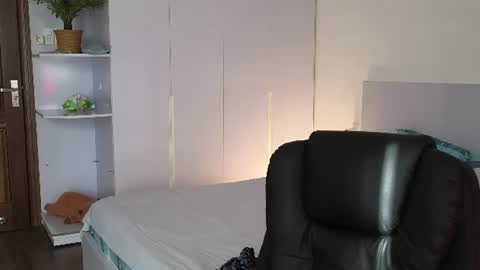 Snapshot of mencialo chatting on 06-26-26, 09:14 Mencialo online show from 06-26-26, 09:14