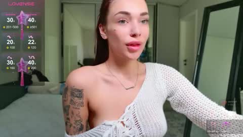 Snapshot of meow_moore chatting on 05-09-26, 02:06 Megan online show from 05-09-26, 02:06
