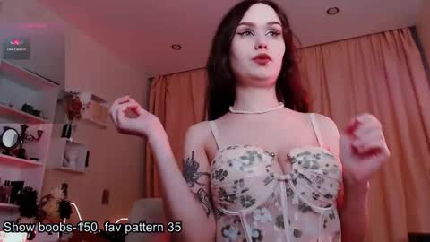 Snapshot of meow_on_da_cam chatting on 05-10-26, 02:44 meow_on_da_cam online show from 05-10-26, 02:44
